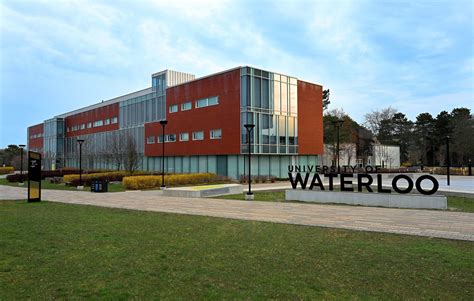University of Waterloo 滑鐵盧大學
